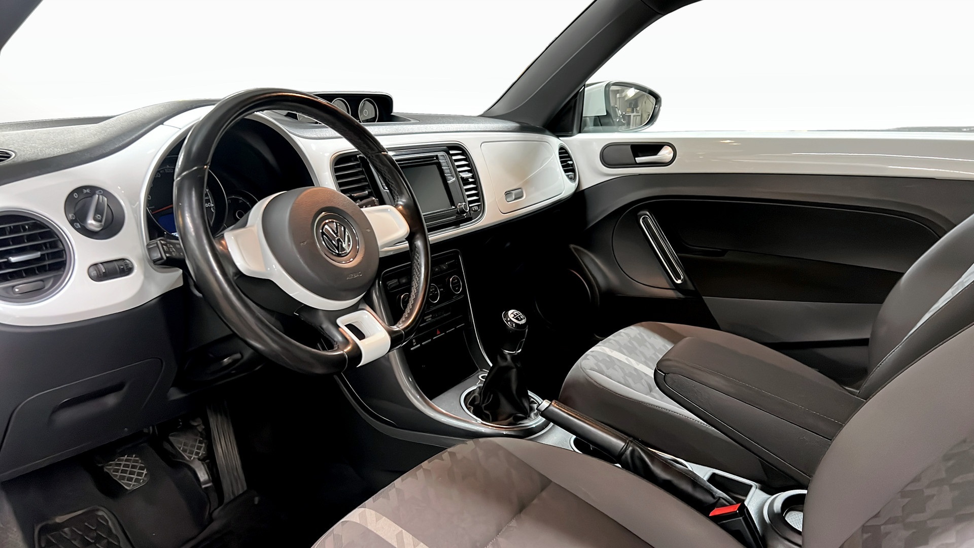 Volkswagen Beetle YLN807