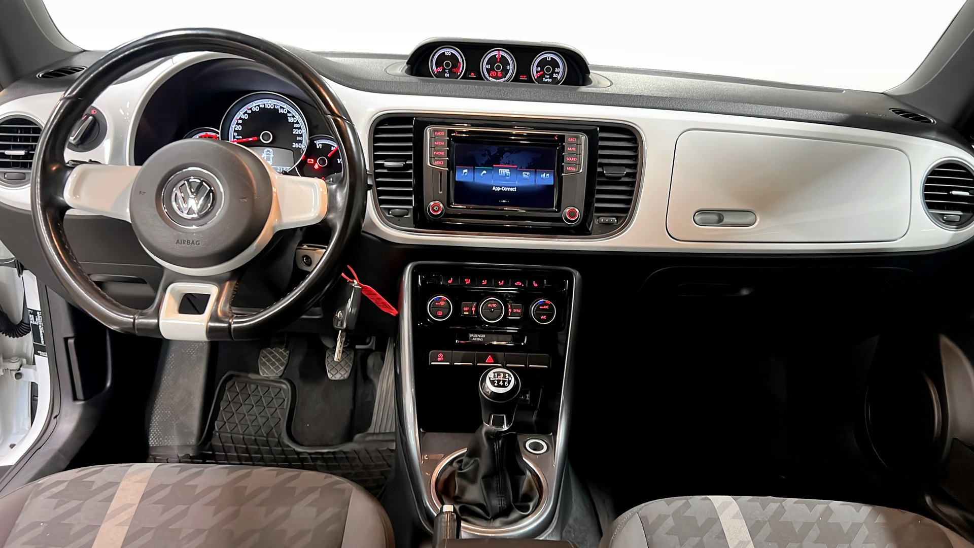 Volkswagen Beetle YLN807