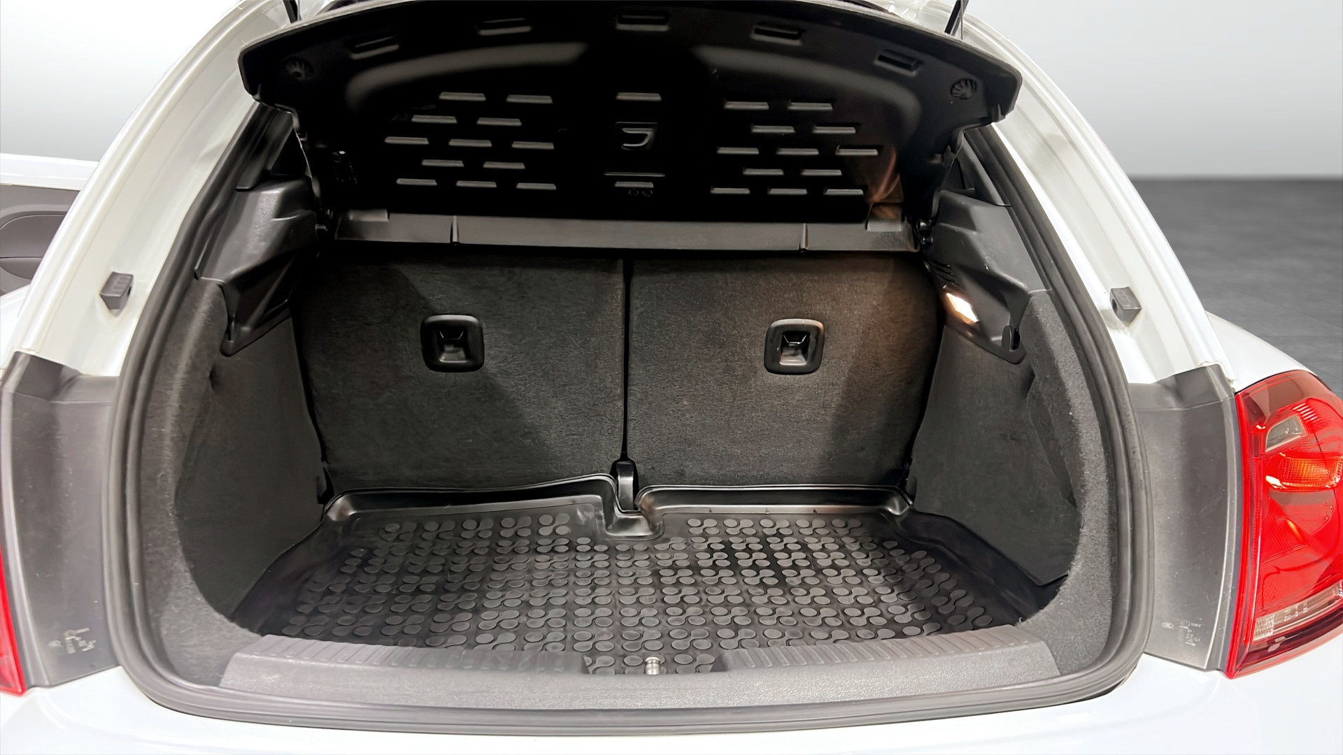 Volkswagen Beetle YLN807