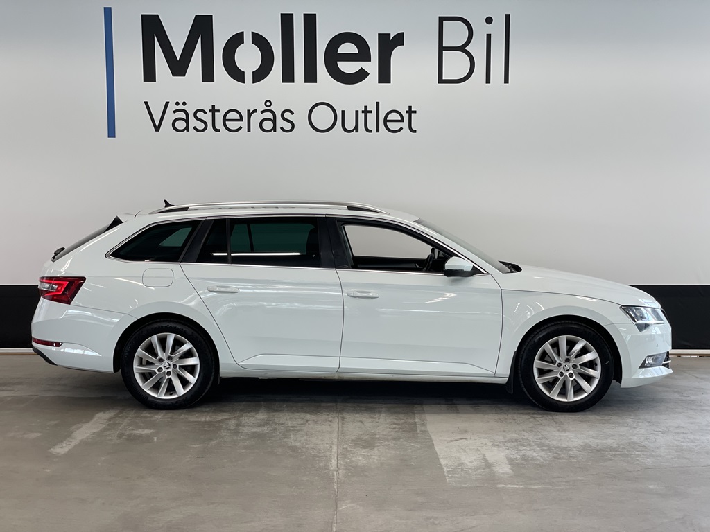 Skoda Superb YLN893