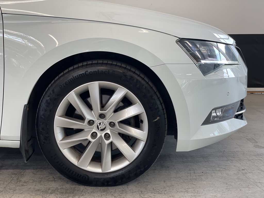 Skoda Superb YLN893