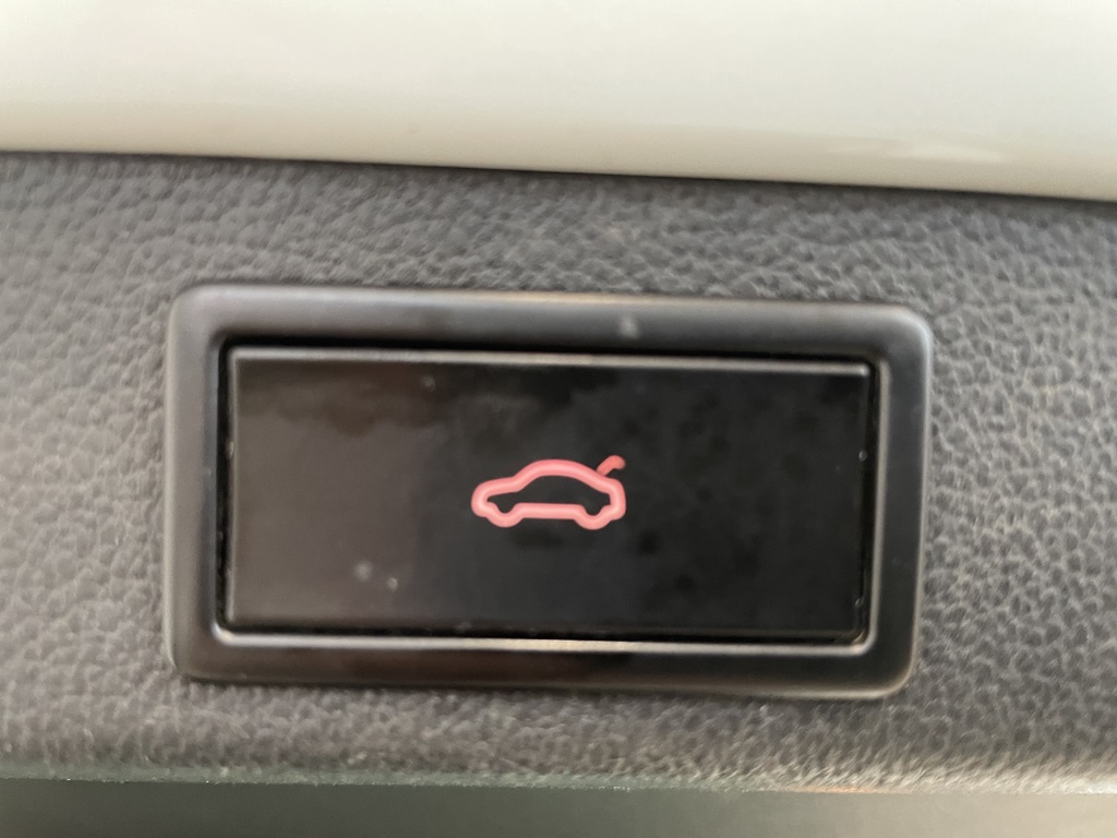 Skoda Superb YLN893