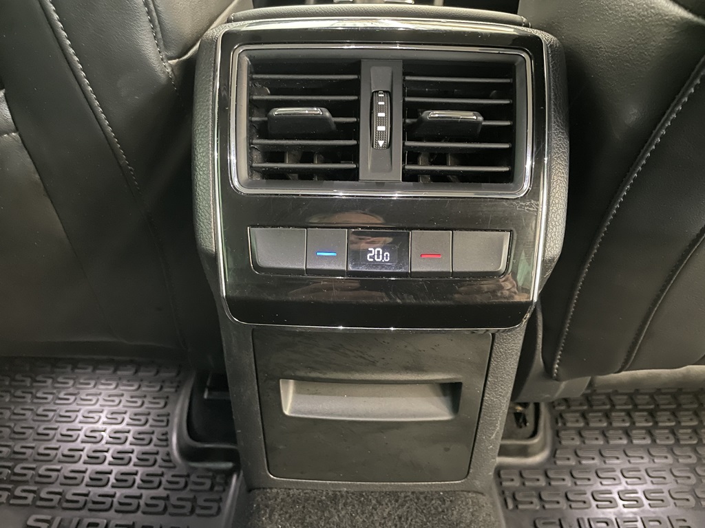 Skoda Superb YLN893