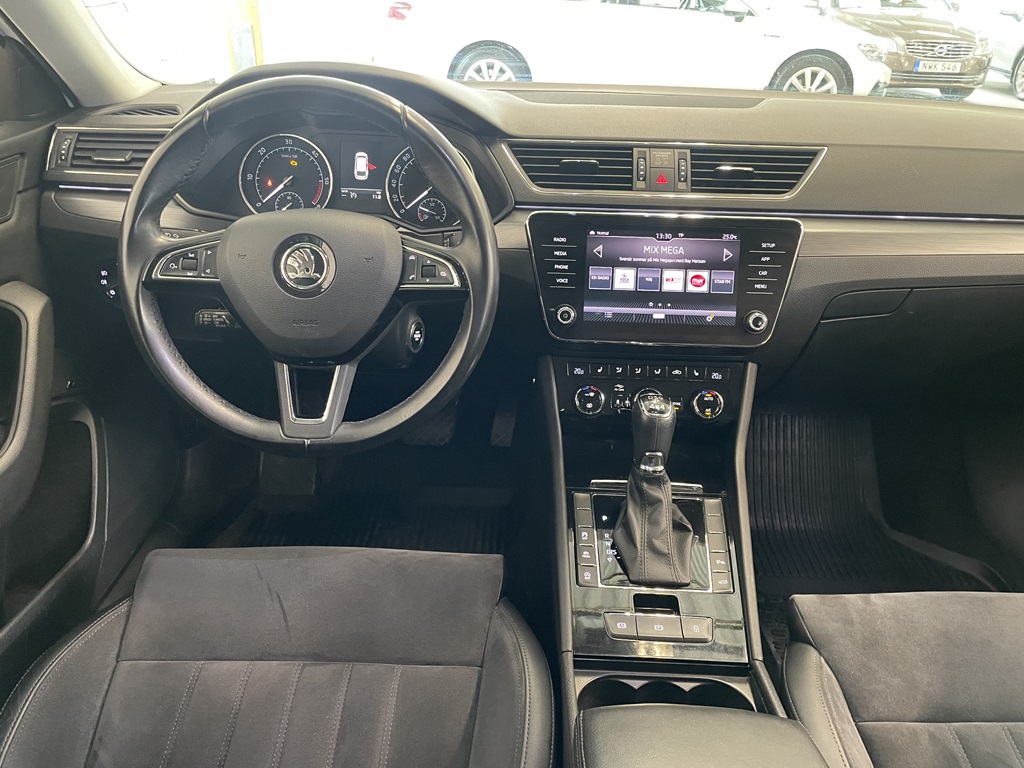 Skoda Superb YLN893