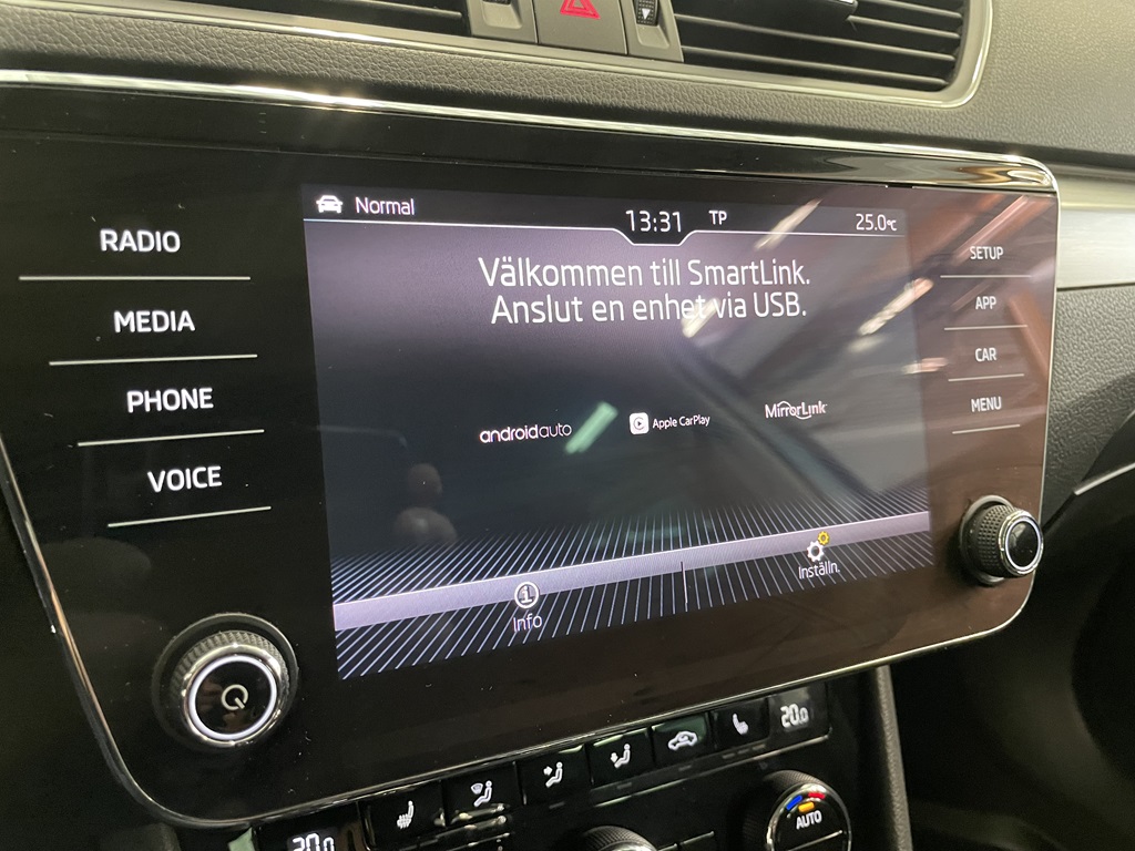 Skoda Superb YLN893