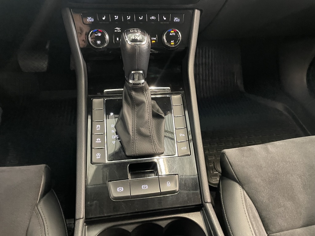 Skoda Superb YLN893