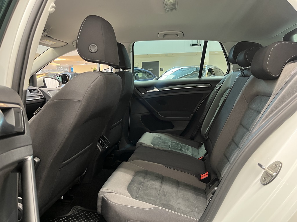 Volkswagen Golf YLY909