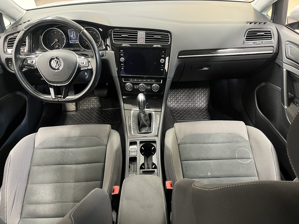Volkswagen Golf YLY909