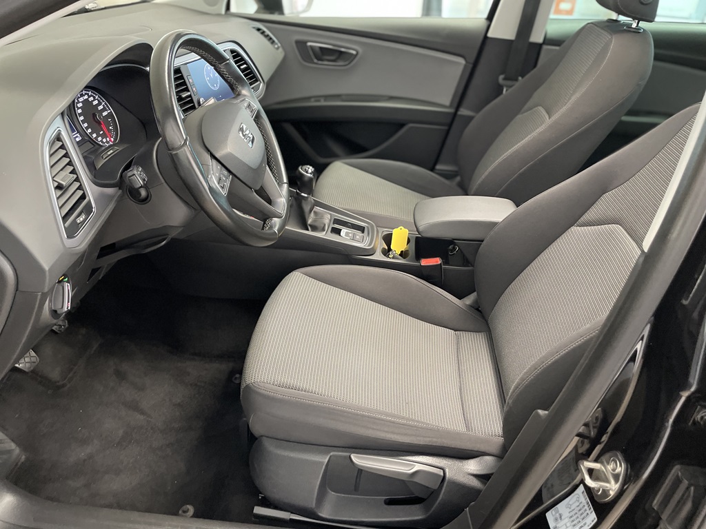 SEAT Leon SC YMF705