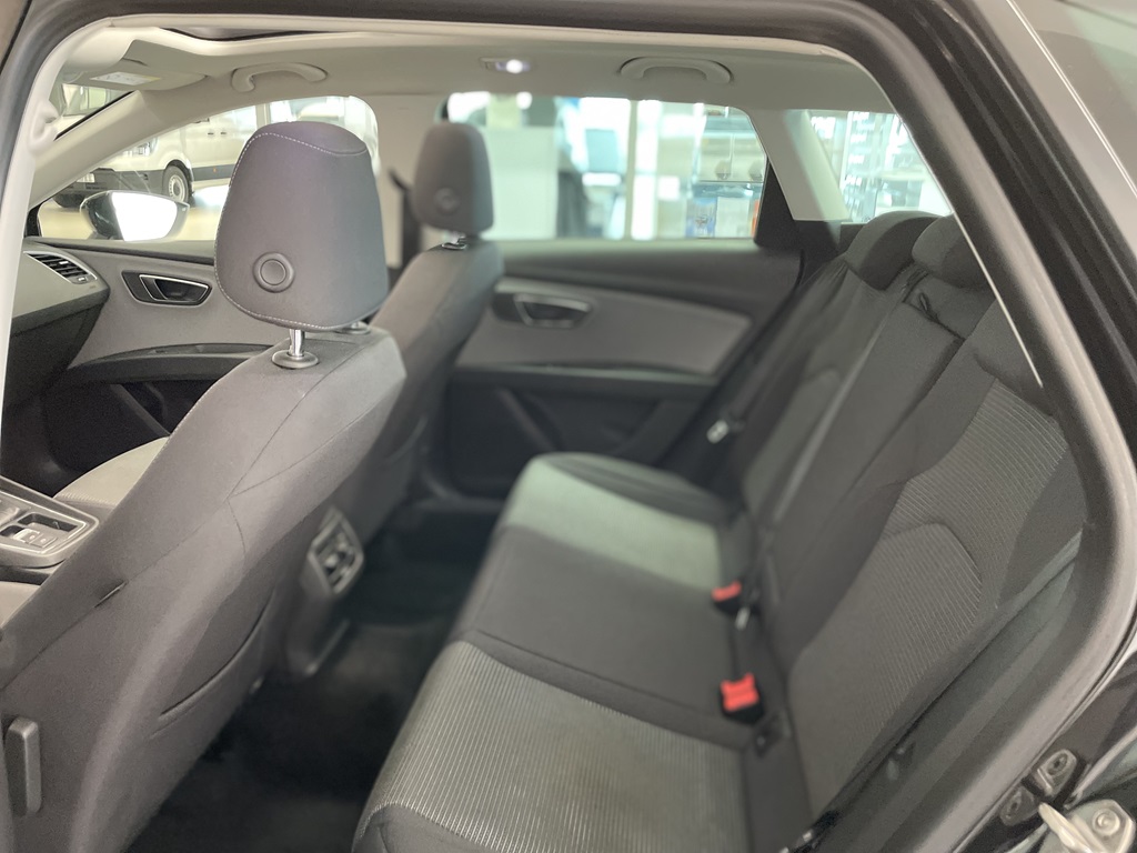 SEAT Leon SC YMF705