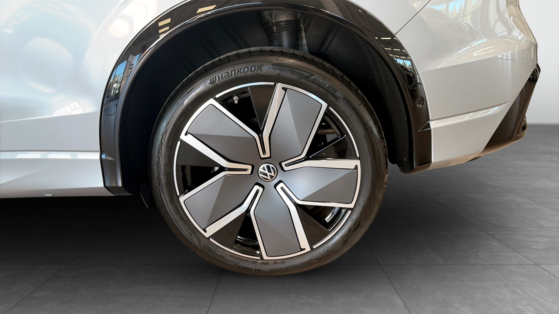 Volkswagen Tiguan YMH43Z