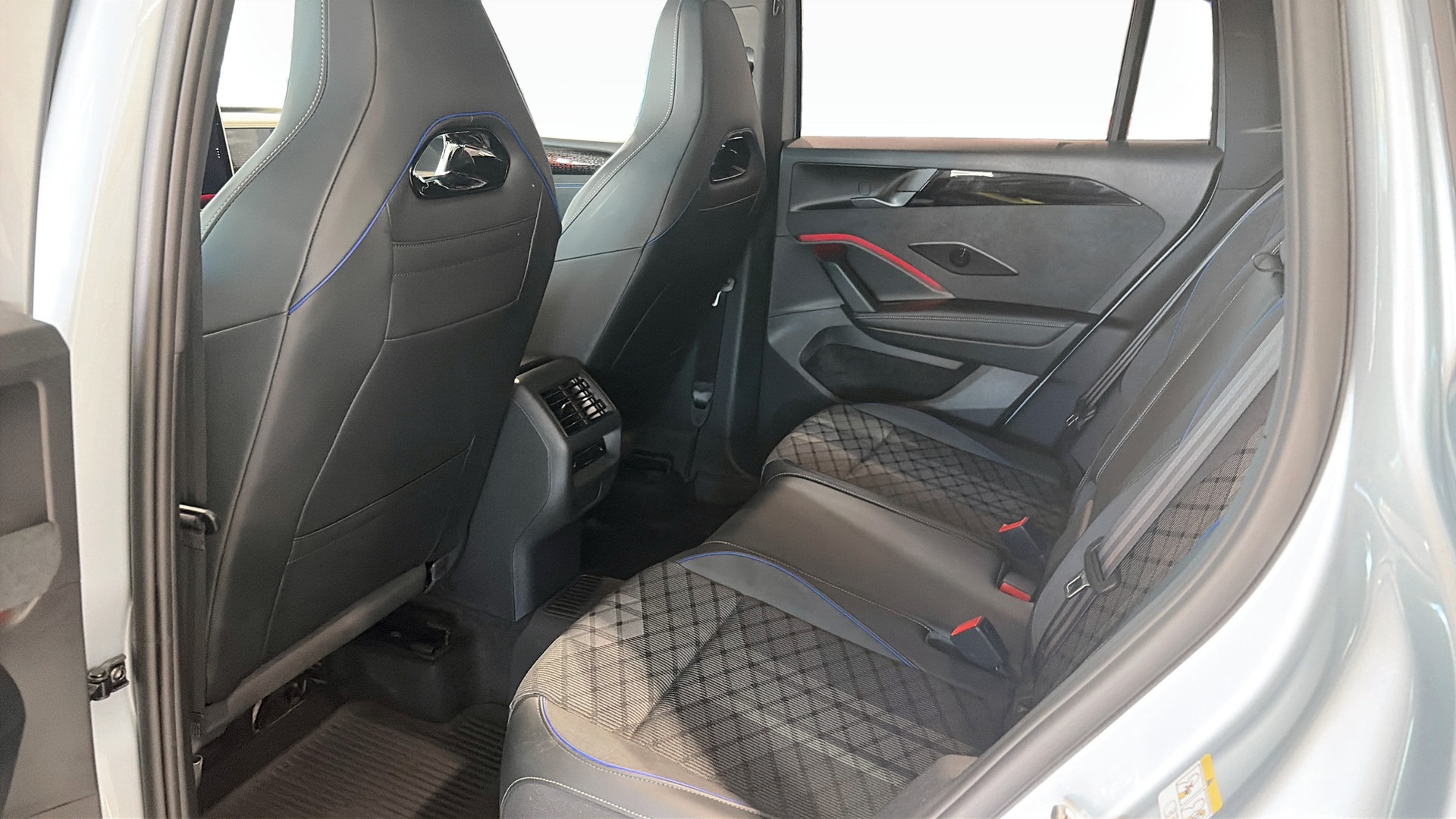 Volkswagen Tiguan YMH43Z