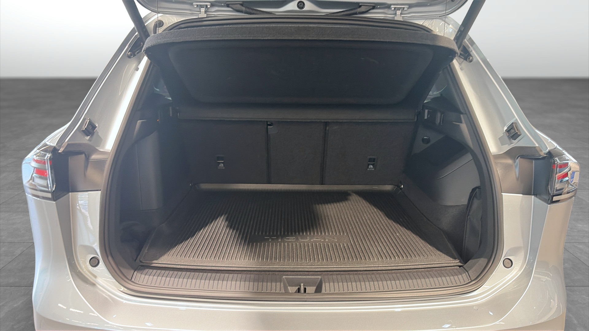 Volkswagen Tiguan YMH43Z