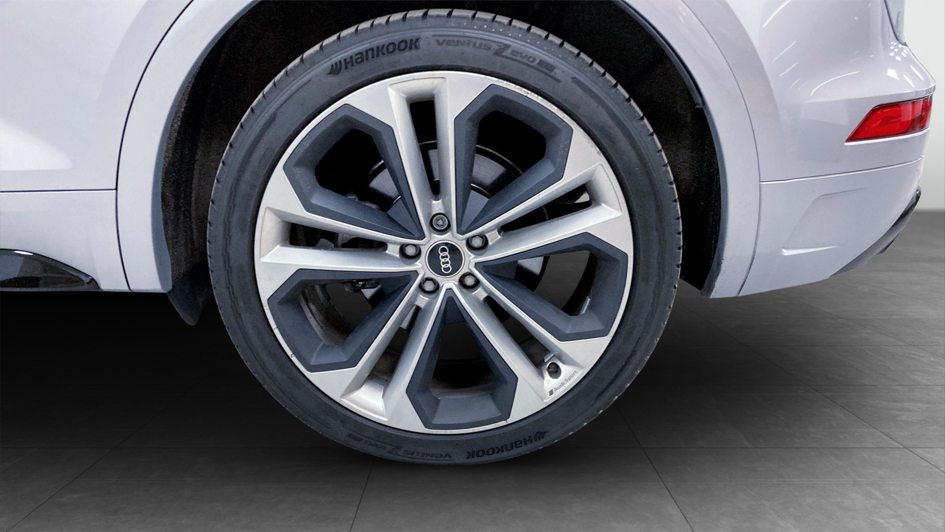 Audi Q5 YMK69J