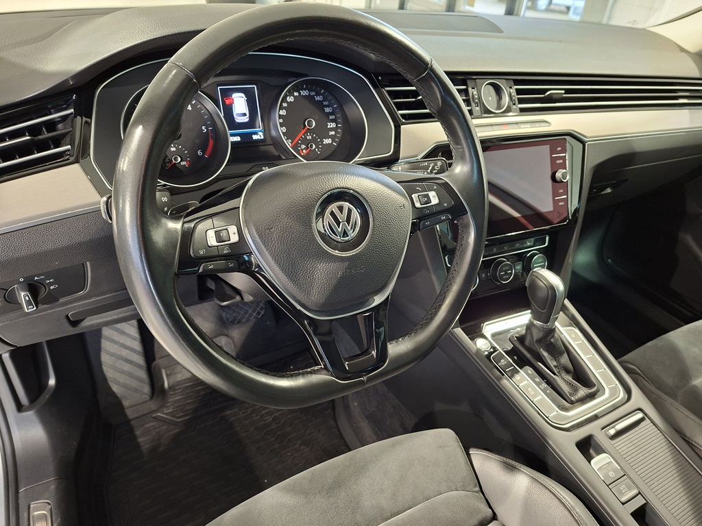 Volkswagen Passat YMN083