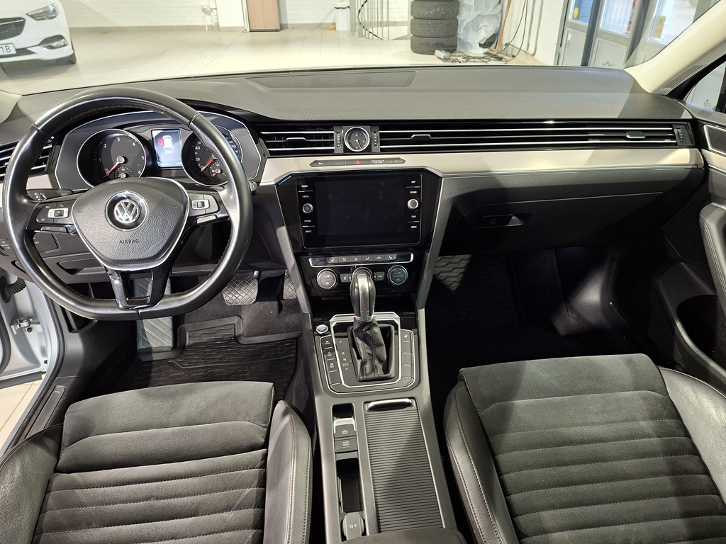 Volkswagen Passat YMN083