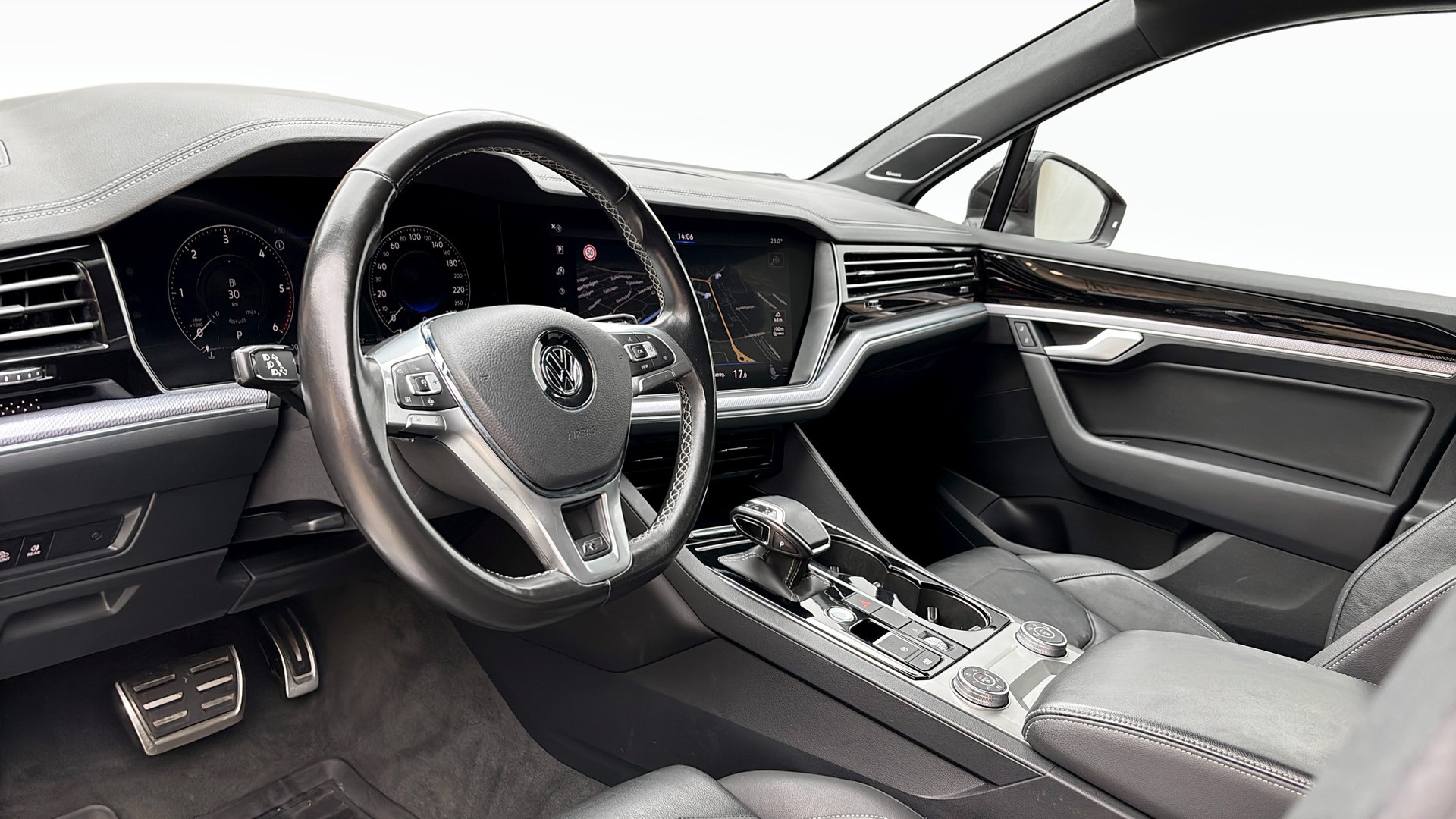 Volkswagen Touareg YMW679
