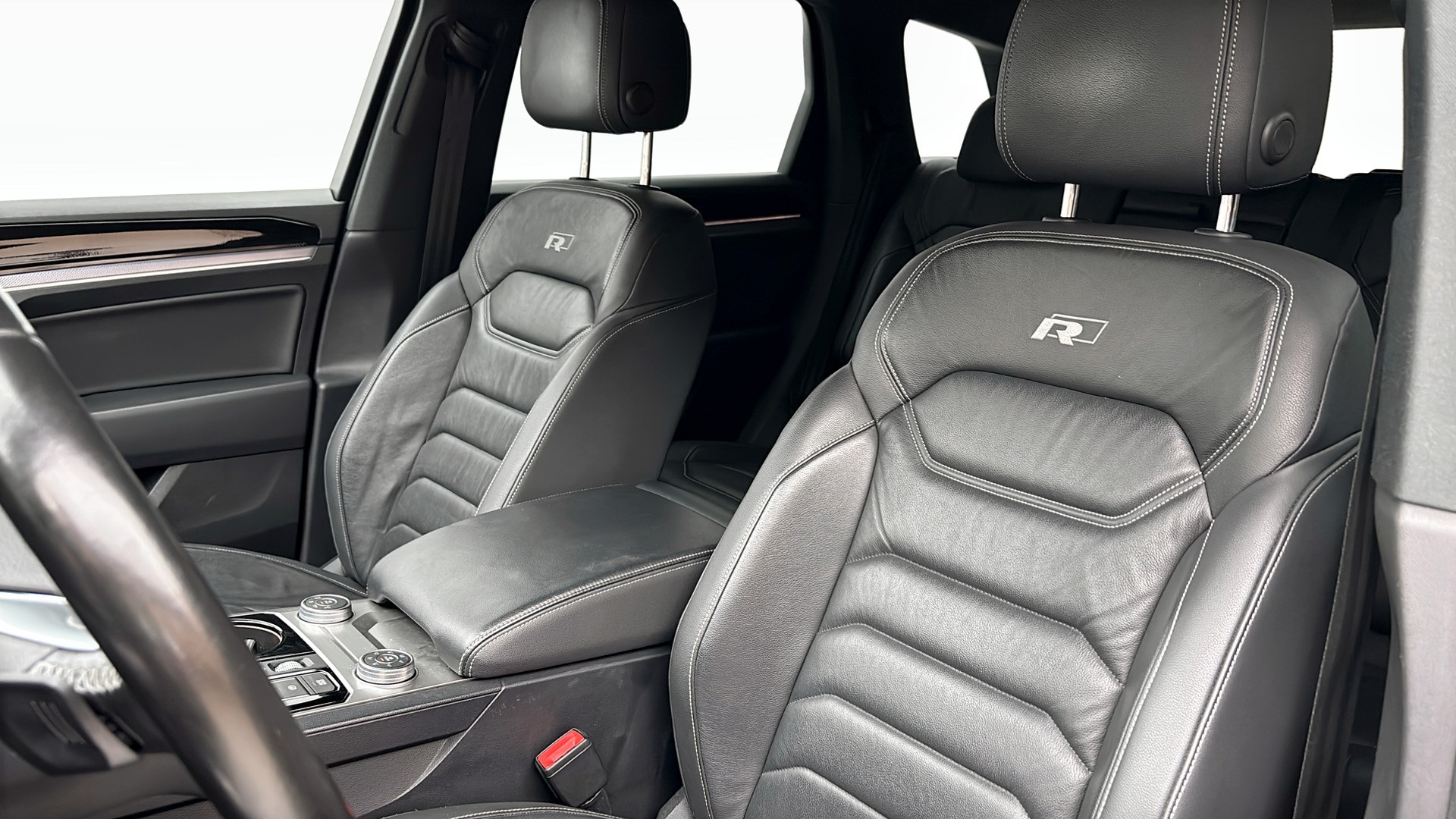 Volkswagen Touareg YMW679