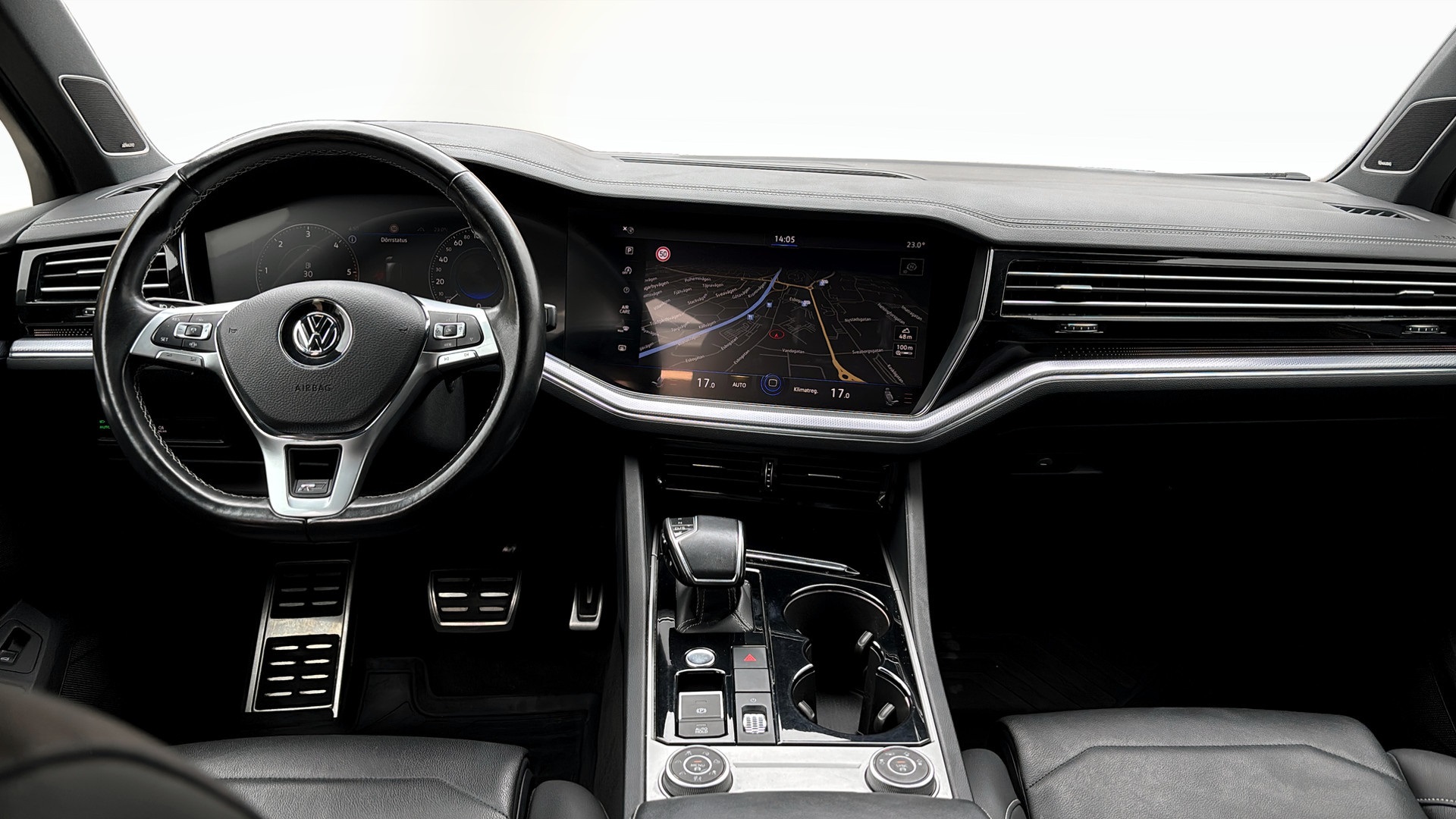 Volkswagen Touareg YMW679