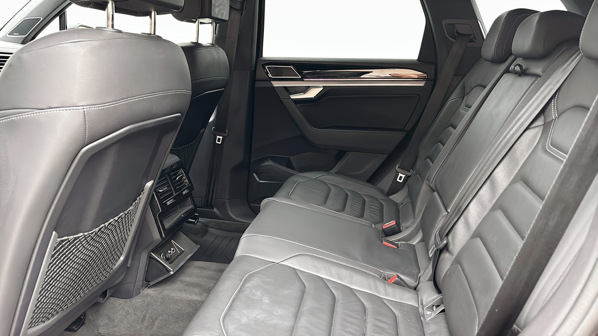 Volkswagen Touareg YMW679
