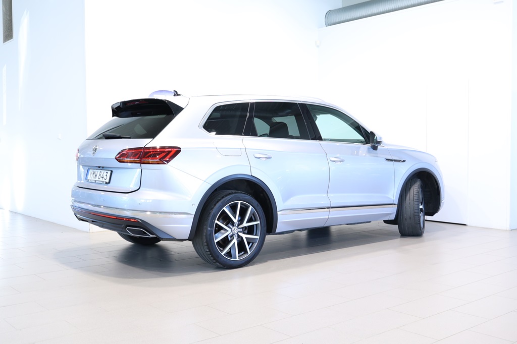 Volkswagen Touareg YMW843