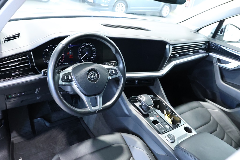 Volkswagen Touareg YMW843
