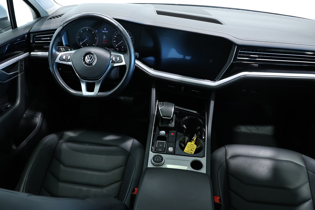 Volkswagen Touareg YMW843