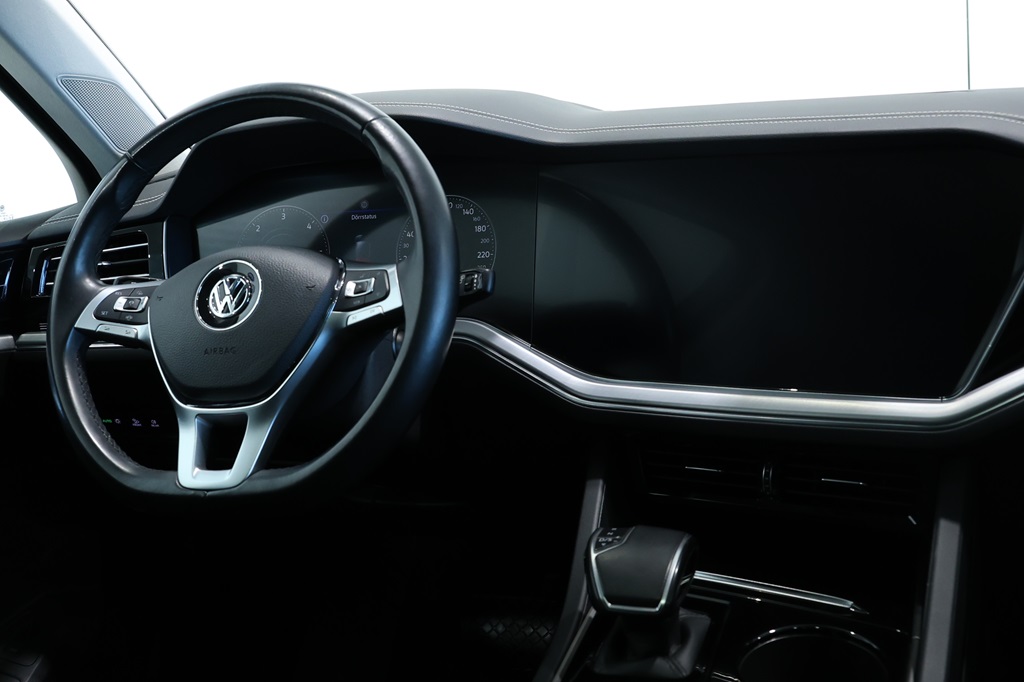 Volkswagen Touareg YMW843