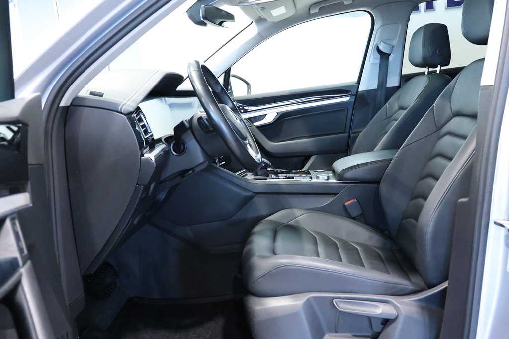 Volkswagen Touareg YMW843