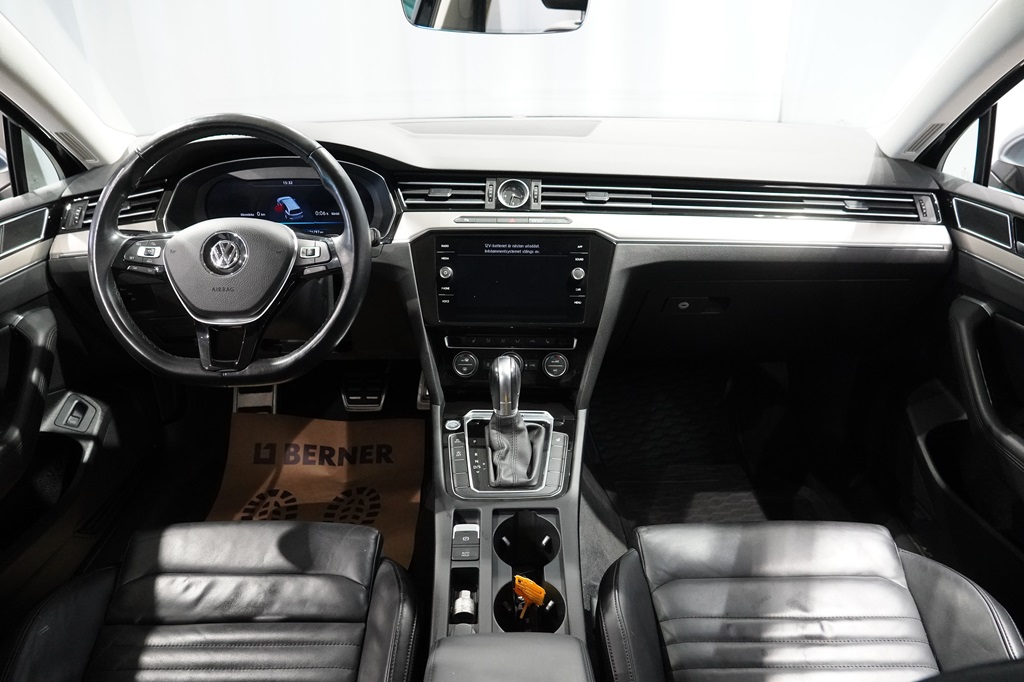 Volkswagen Passat YMX099