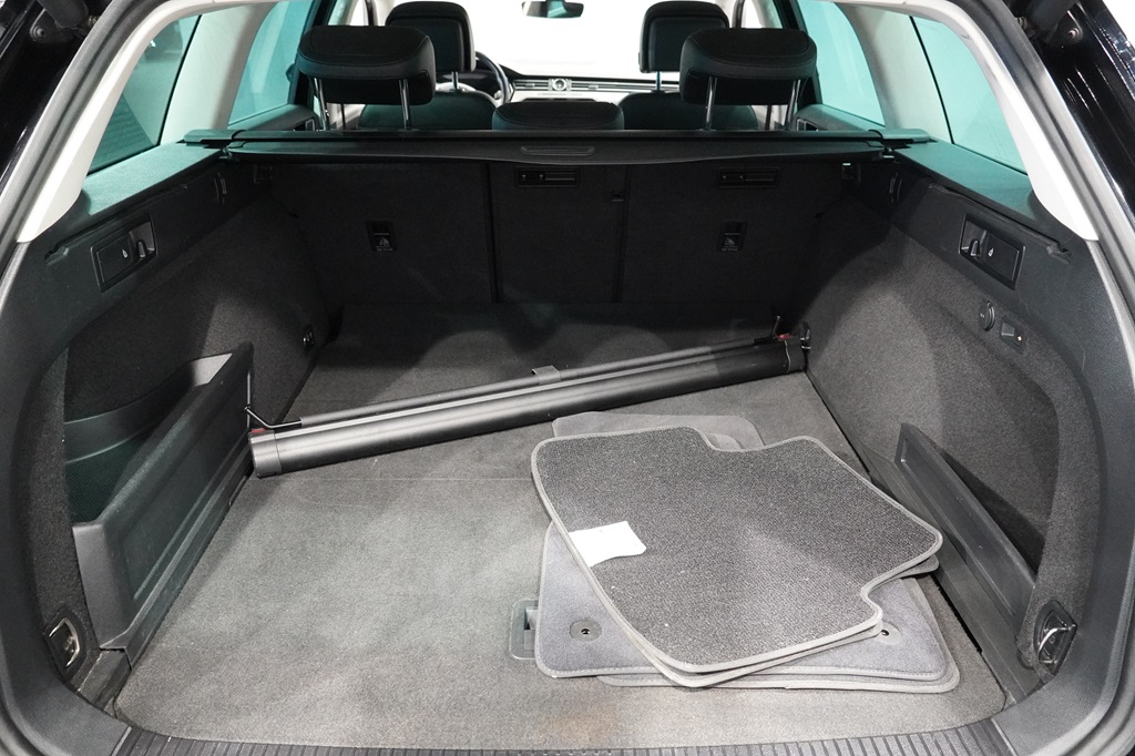 Volkswagen Passat YMX099