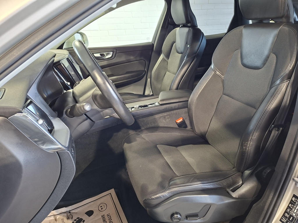 Volvo XC60 YNE306