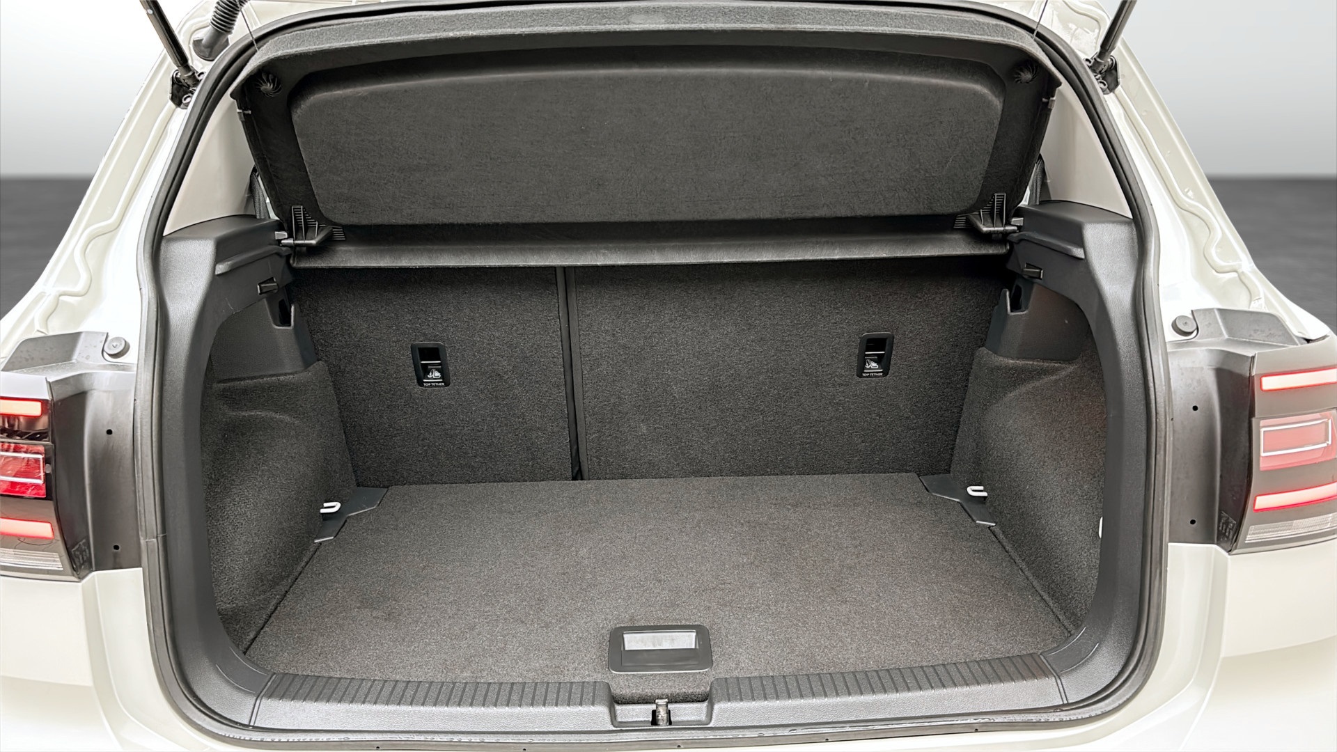 Volkswagen T-Cross YNH42N