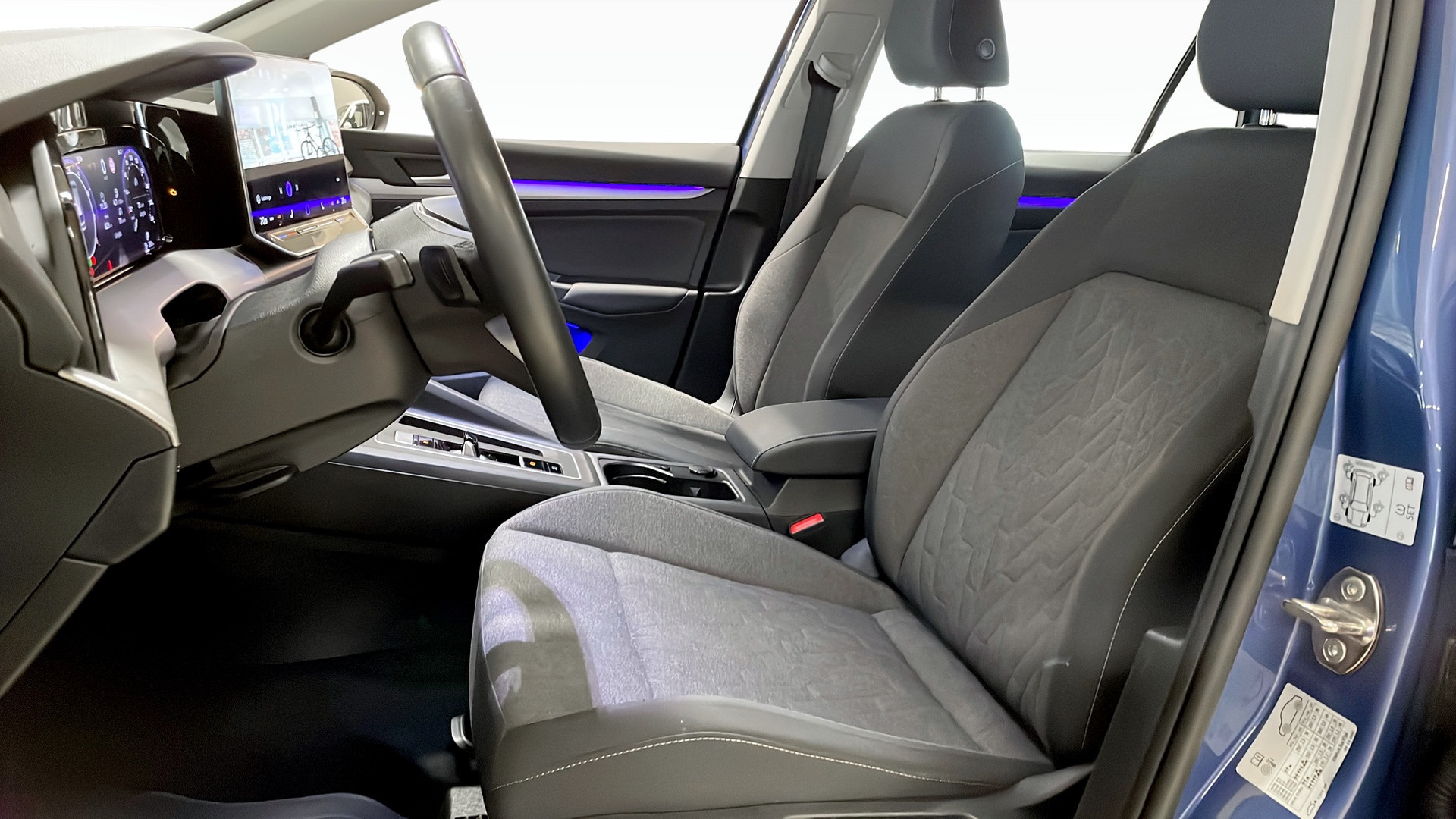 Volkswagen Golf YNH43M