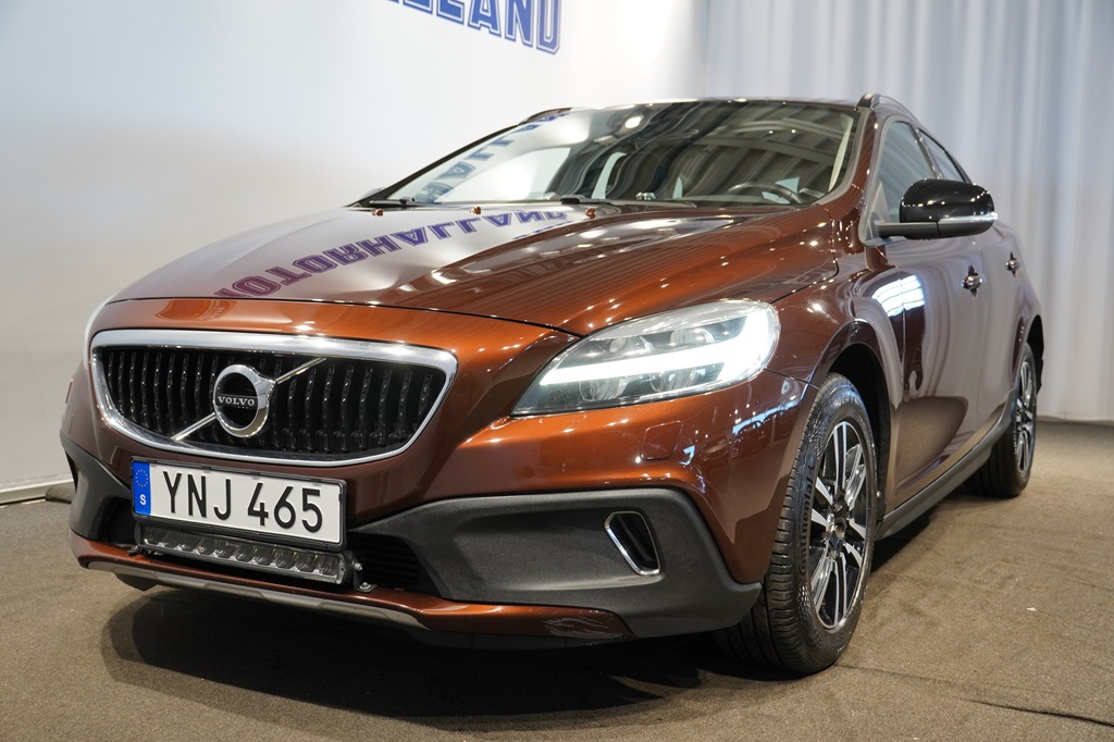 Volvo V40 YNJ465