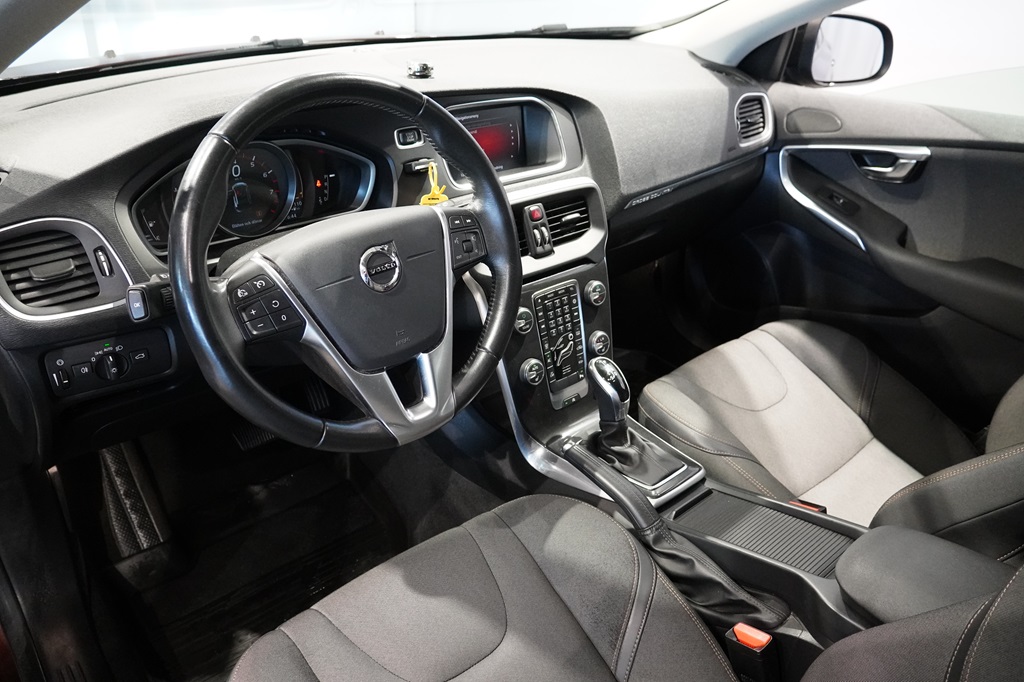 Volvo V40 YNJ465