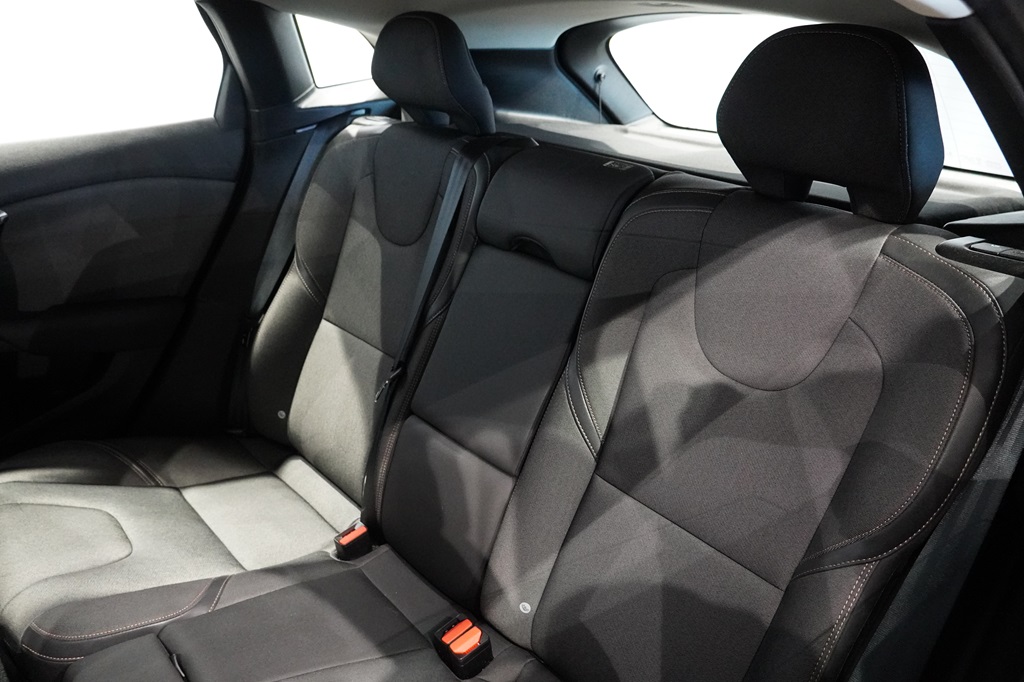 Volvo V40 YNJ465