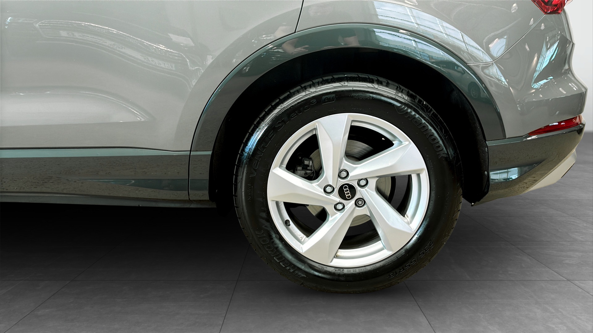 Audi Q3 YNJ69T