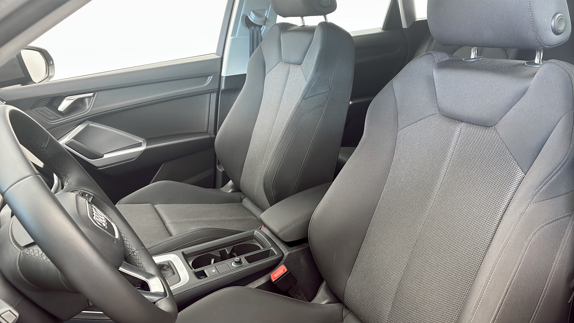 Audi Q3 YNJ69T