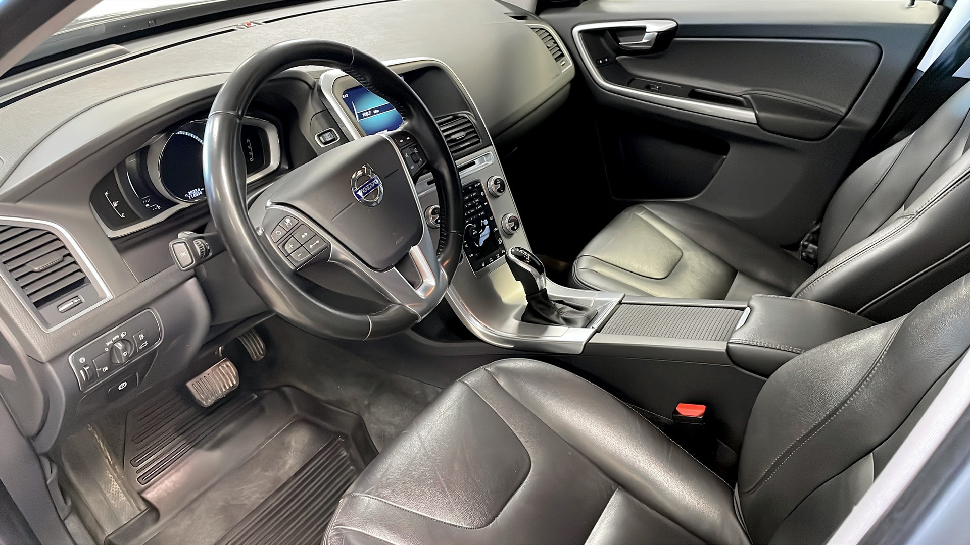 Volvo XC60 YNY742