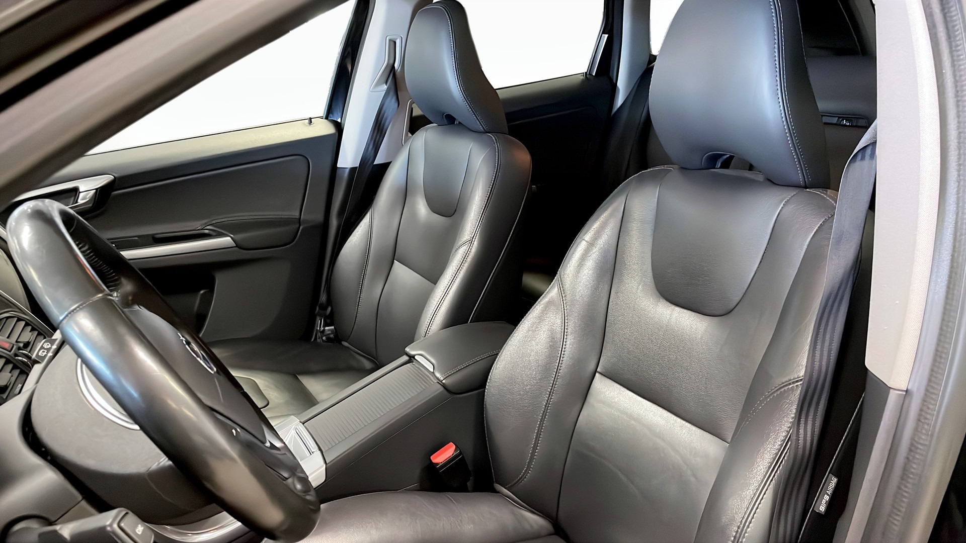 Volvo XC60 YNY742