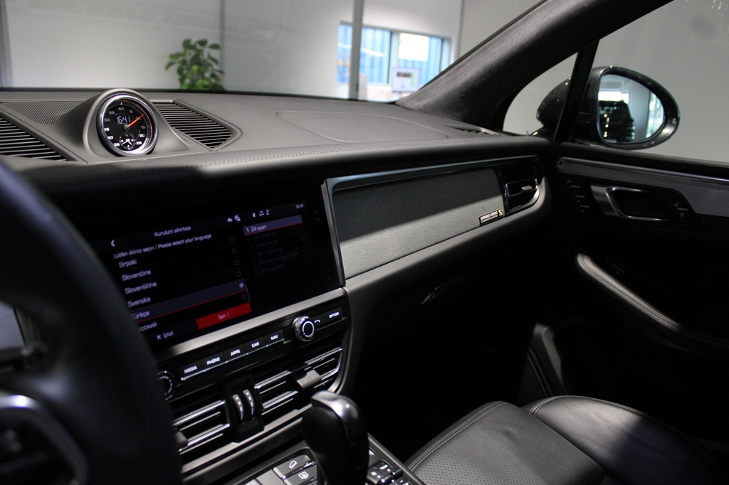 Porsche Macan YOL19M