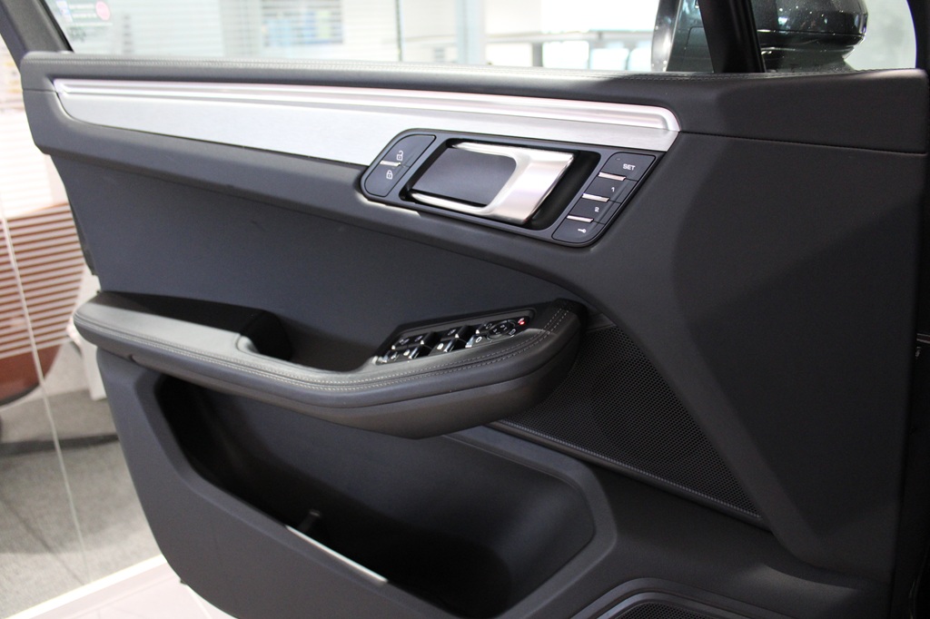 Porsche Macan YOL19M