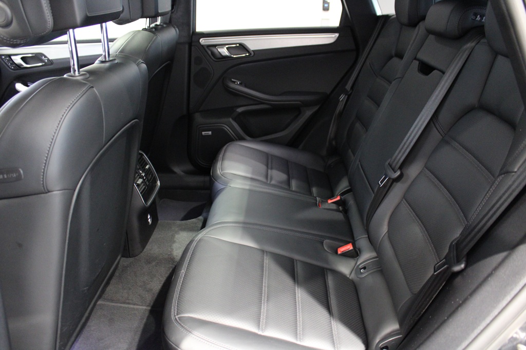 Porsche Macan YOL19M