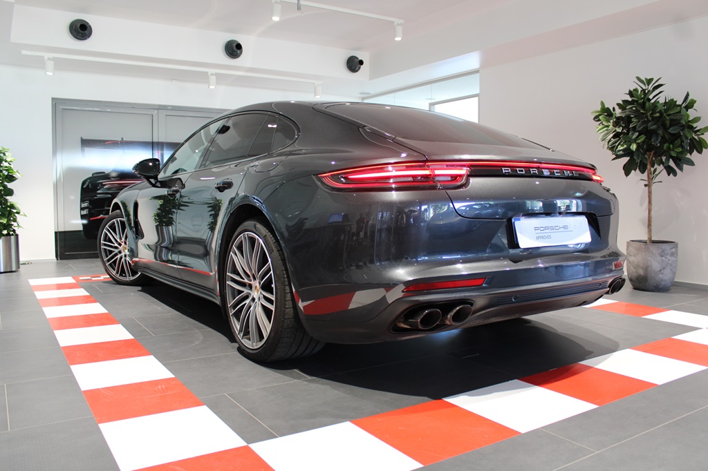 Porsche Panamera YOZ898