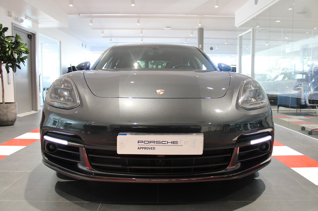 Porsche Panamera YOZ898