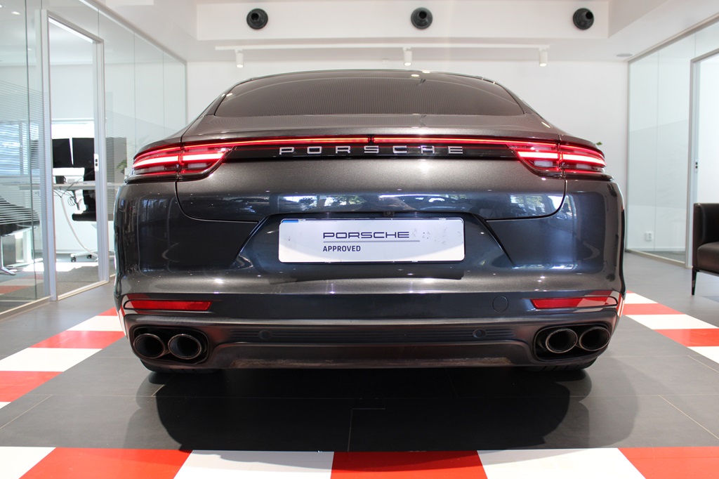 Porsche Panamera YOZ898