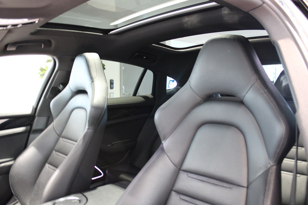 Porsche Panamera YOZ898