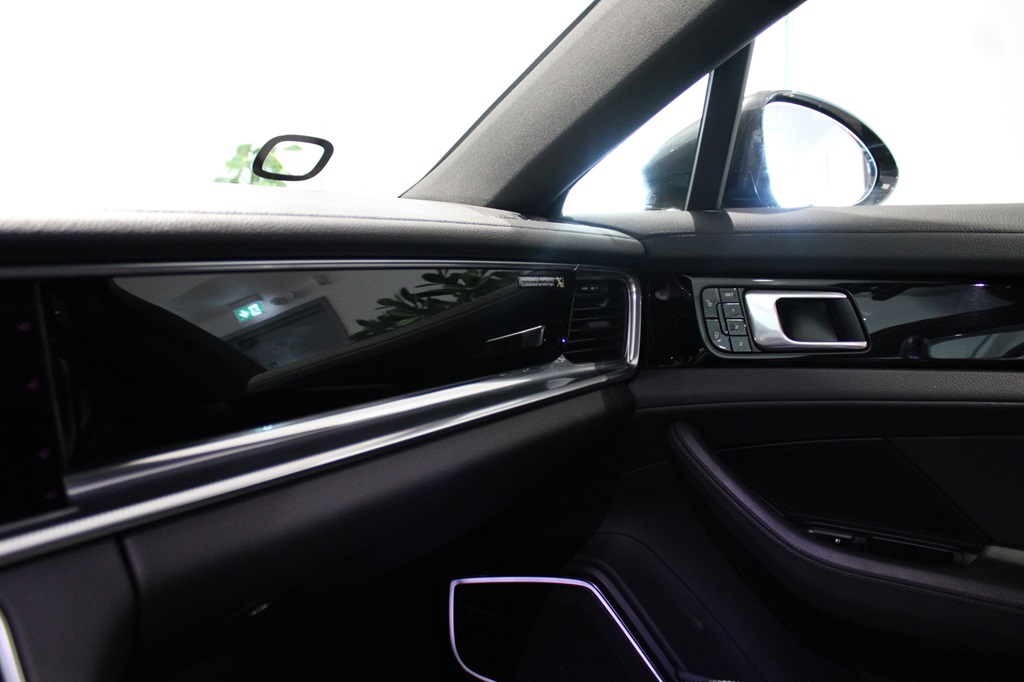 Porsche Panamera YOZ898
