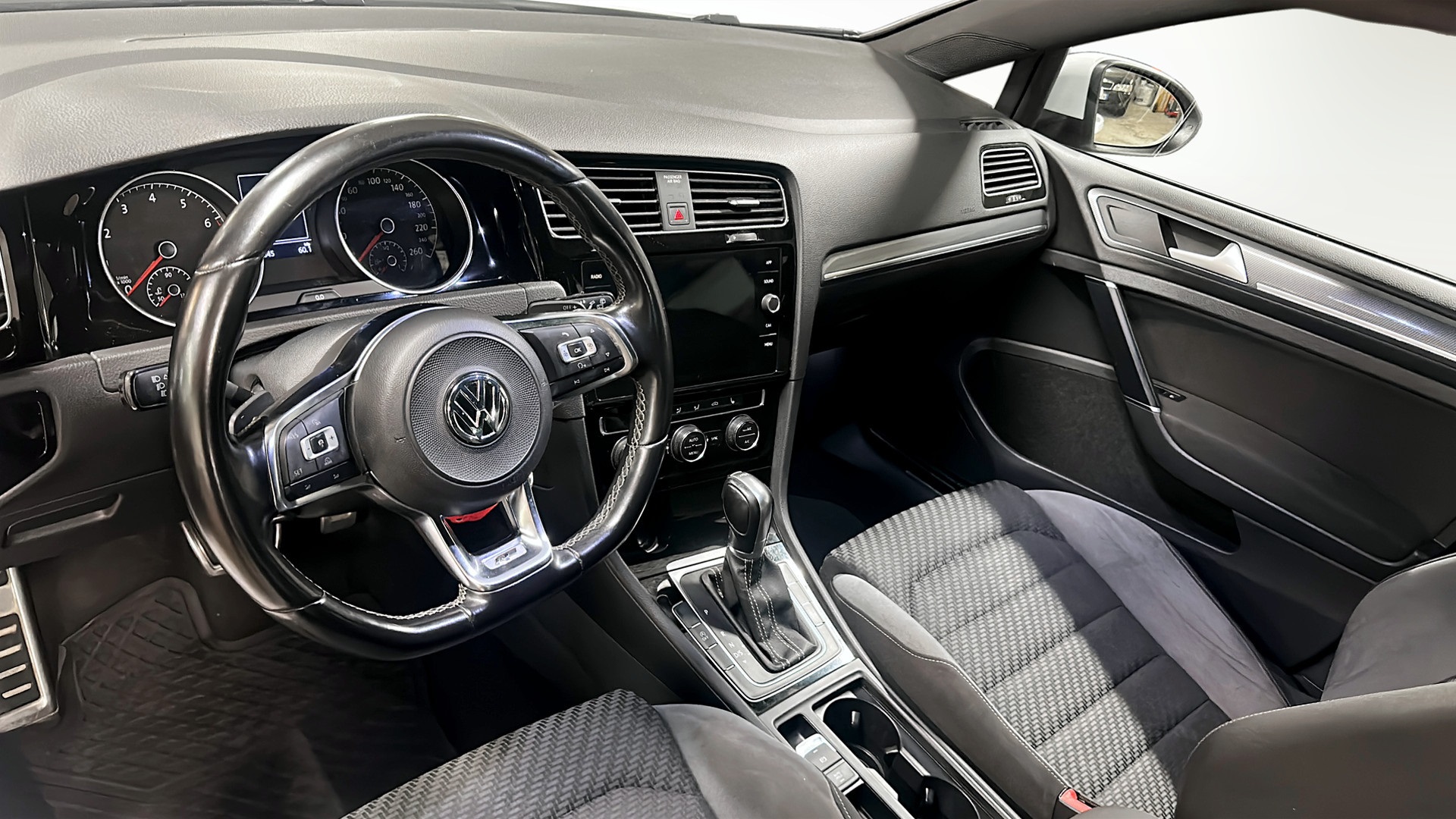 Volkswagen Golf YPA259